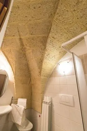 Büyük Yataklı Tek Kişilik Oda, Ortak Banyo