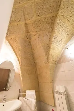 Tek Büyük Yataklı Oda, Ortak Banyo