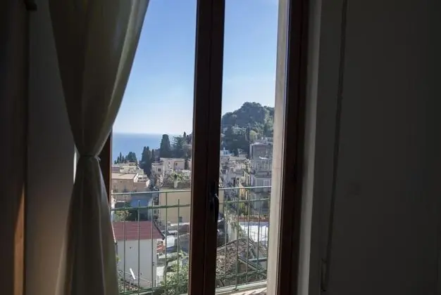 Tek Büyük veya İki Ayrı Yataklı Oda, Balkon (Sicilia)