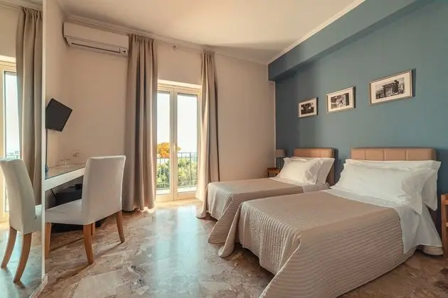 Tek Büyük veya İki Ayrı Yataklı Oda (Silva 1)