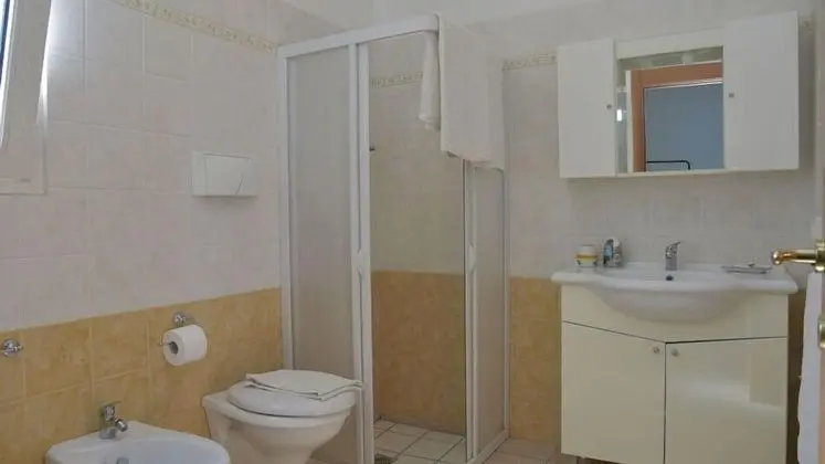 Üç Kişilik Oda, Bahçe Manzaralı