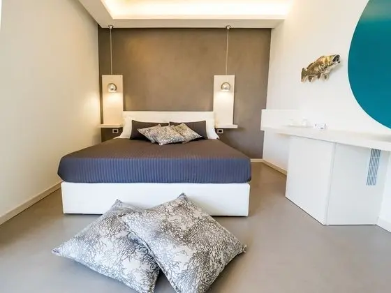 Deluxe Tek Büyük Yataklı Oda, Havuz Manzaralı