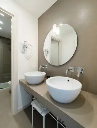 Deluxe Tek Büyük Yataklı Oda, Havuz Manzaralı