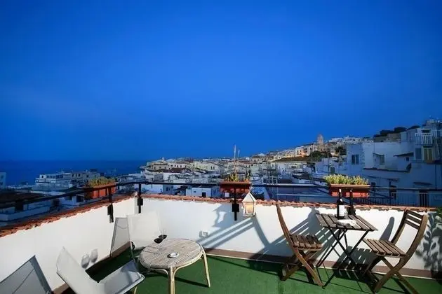 Tek Büyük Yataklı Oda, Balkon, Kısmi Deniz Manzaralı