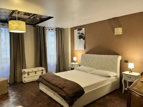 Deluxe Room (M)