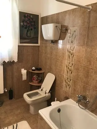 Standard Üç Kişilik Oda, Ortak Banyo