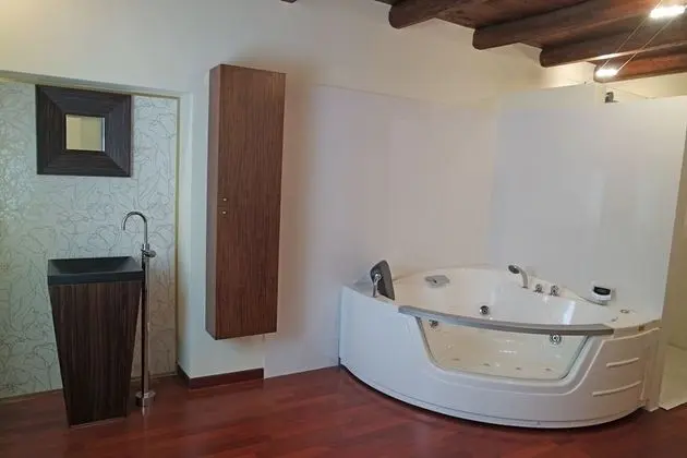 Luxury Süit, Jakuzi