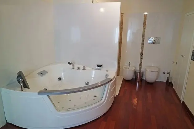 Luxury Süit, Jakuzi