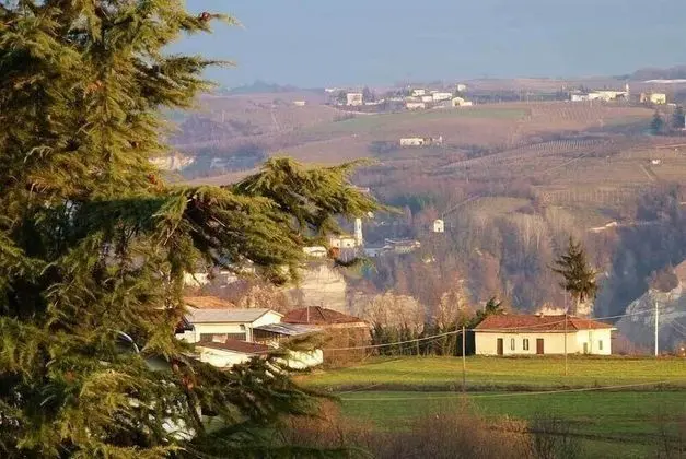 Family Oda, Tepe Manzaralı (La Langa)