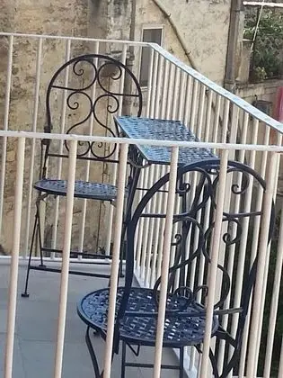 Tek Büyük veya İki Ayrı Yataklı Oda, Balkon