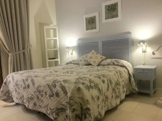 Tek Büyük veya İki Ayrı Yataklı Oda, Balkon (Shared)