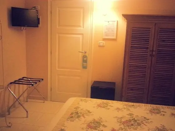Tek Büyük veya İki Ayrı Yataklı Oda, Balkon (Shared)
