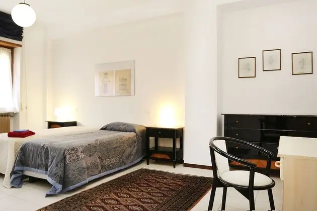 Tek Büyük veya İki Ayrı Yataklı Oda, 1 Çift Kişilik veya 2 Tek Kişilik Yatak (Romana)