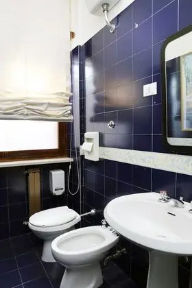 Tek Büyük veya İki Ayrı Yataklı Oda, 1 Çift Kişilik veya 2 Tek Kişilik Yatak (Romana)