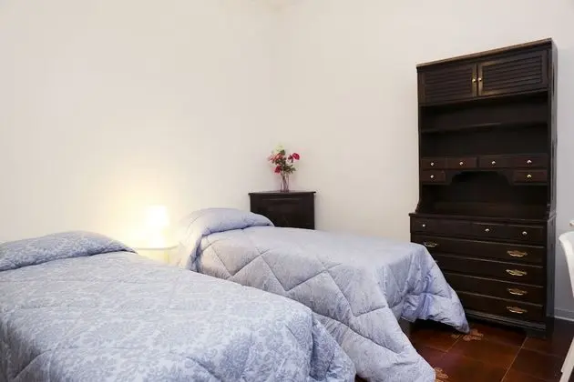 Tek Büyük veya İki Ayrı Yataklı Oda, Birden Çok Yatak (Miuccia)