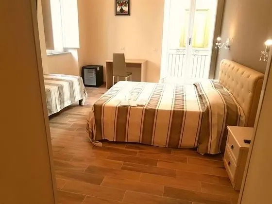 Üç Kişilik Oda