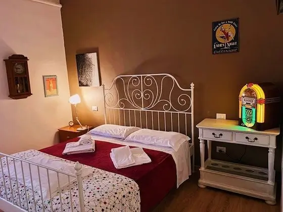 Tek Büyük Yataklı Oda, Ortak Banyo