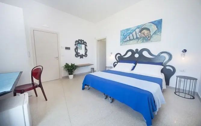 Deluxe Tek Büyük Yataklı Oda, Teras, Kısmi Deniz Manzaralı