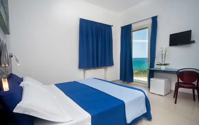 Deluxe Tek Büyük Yataklı Oda, Teras, Kısmi Deniz Manzaralı