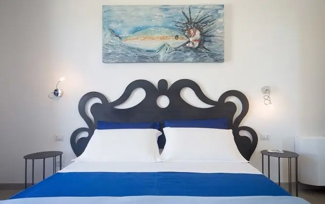 Deluxe Tek Büyük Yataklı Oda, Teras, Kısmi Deniz Manzaralı