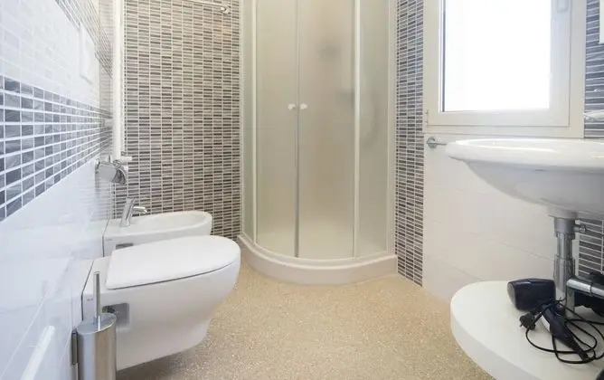Deluxe Tek Büyük Yataklı Oda, Teras, Kısmi Deniz Manzaralı