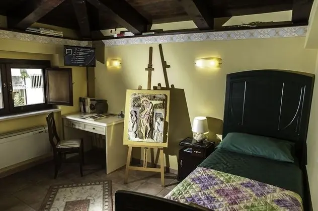 Üç Kişilik Oda, Bağlantılı Odalar