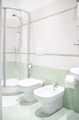 Tek Büyük Yataklı Oda, Banyolu/Duşlu