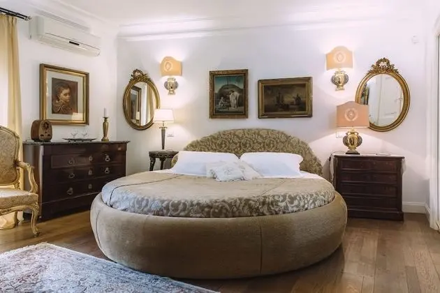 Deluxe Tek Büyük Yataklı Oda (Pindaro)
