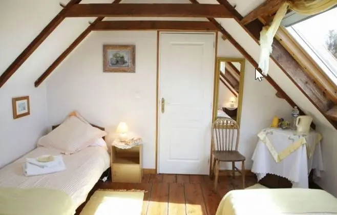 Tek Büyük veya İki Ayrı Yataklı Oda (Yellow Room)