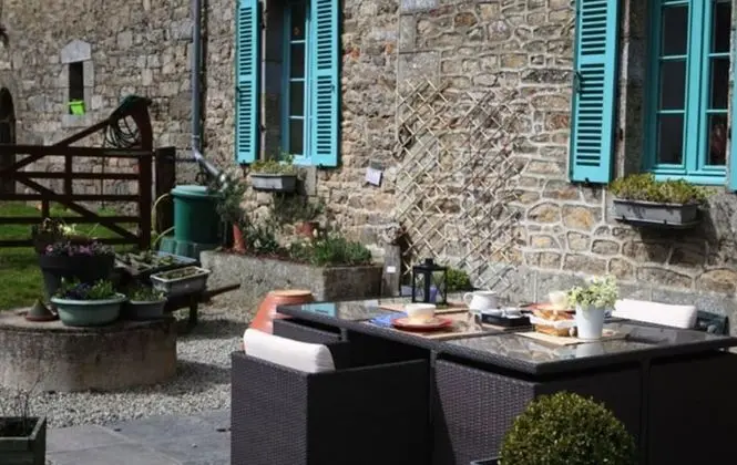 Tek Büyük veya İki Ayrı Yataklı Oda (Yellow Room)