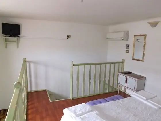 Üç Kişilik Oda
