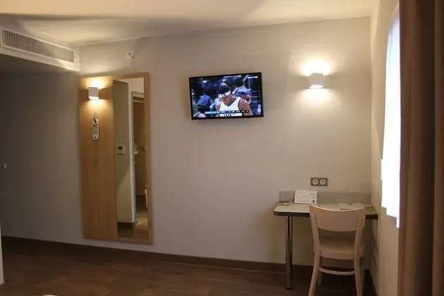 Tek Büyük Yataklı Oda, Engellilere Uygun, Sigara İçilmez