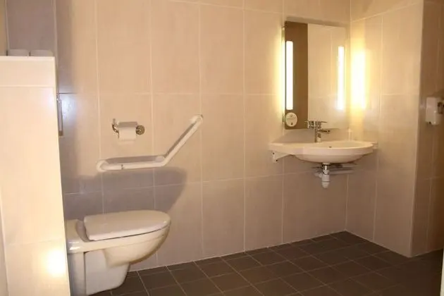 Tek Büyük Yataklı Oda, Engellilere Uygun, Sigara İçilmez