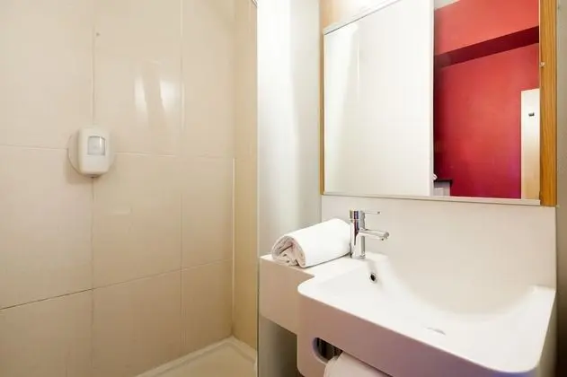 Dört Kişilik Oda, Sigara İçilmez