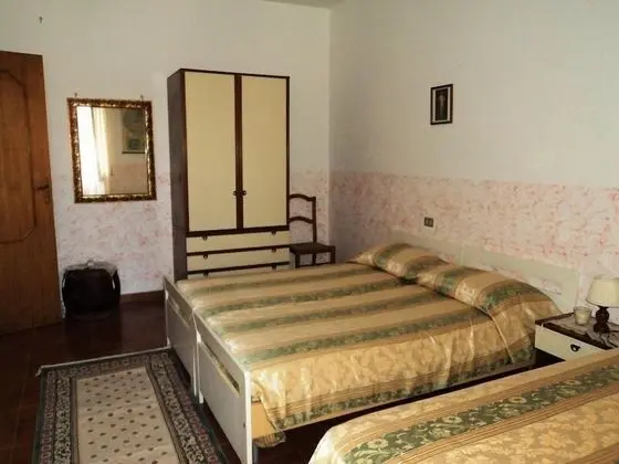 Üç Kişilik Oda