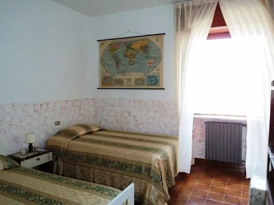 Üç Kişilik Oda