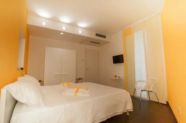 Standard Tek Büyük Yataklı Oda, Avlu Manzaralı (Arancio)