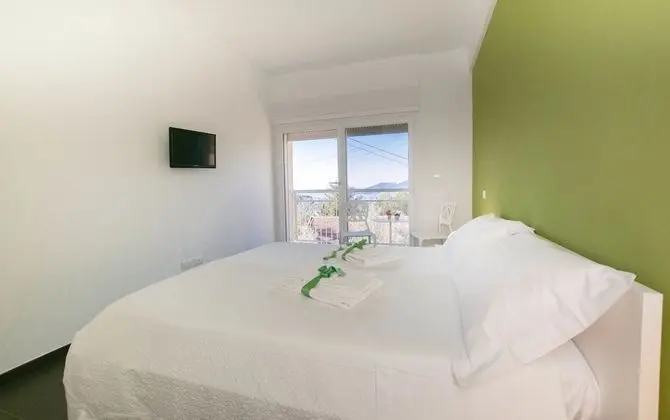 Tek Büyük veya İki Ayrı Yataklı Oda, Deniz Manzaralı (Verde)