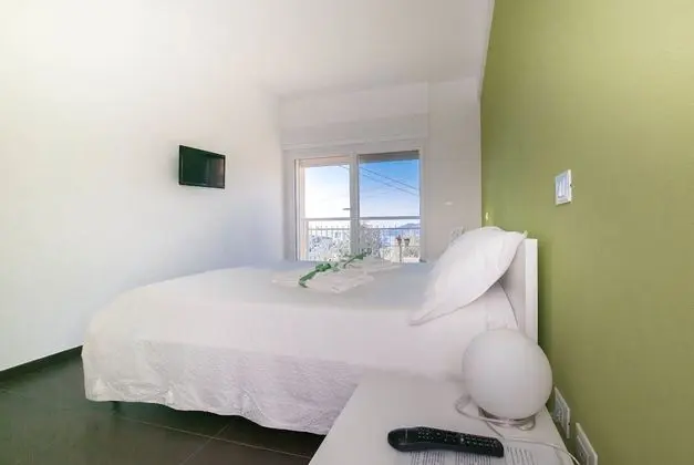 Tek Büyük veya İki Ayrı Yataklı Oda, Deniz Manzaralı (Verde)