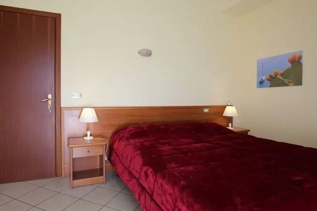 Üç Kişilik Oda (Fico d'India)