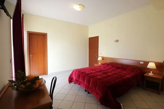 Üç Kişilik Oda (Fico d'India)