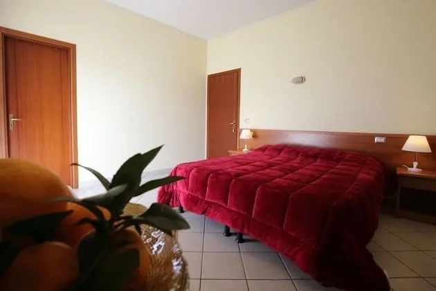 Üç Kişilik Oda (Fico d'India)