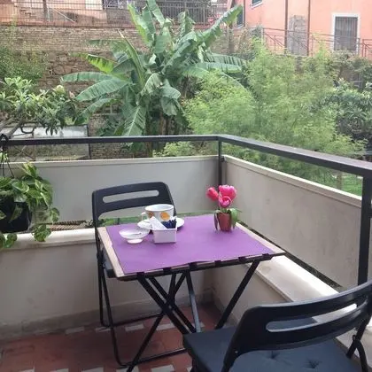 Üç Kişilik Oda, Balkon