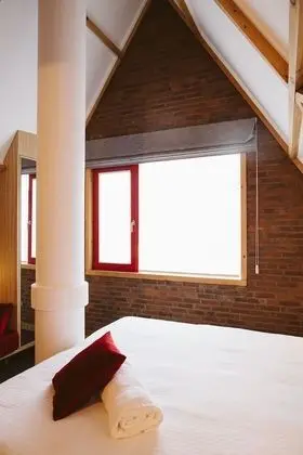 Deluxe Tek Büyük Yataklı Oda (Red Room)