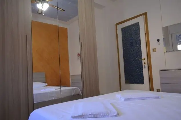 Basic Tek Büyük veya İki Ayrı Yataklı Oda