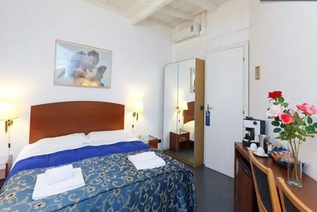 Standard Tek Büyük veya İki Ayrı Yataklı Oda