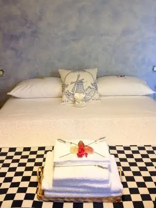 Tek Büyük veya İki Ayrı Yataklı Oda, Bahçe Manzaralı