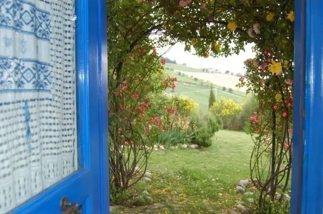 Tek Büyük veya İki Ayrı Yataklı Oda, Bahçe Manzaralı