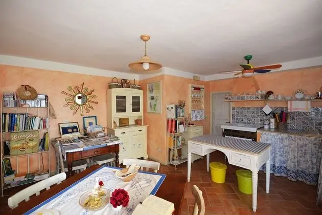 Tek Büyük veya İki Ayrı Yataklı Oda, Bahçe Manzaralı