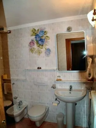 Üç Kişilik Oda